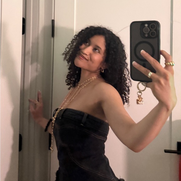 Meet your Posher, Trinity - Picture 1 of 2